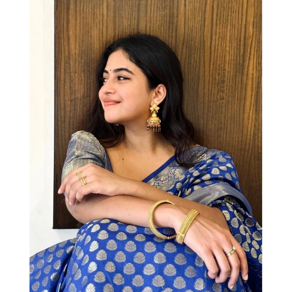 Women's Silk Printed Saree With Unstitched Blouse 5.5Mtr (Royal Blue) - Image 3
