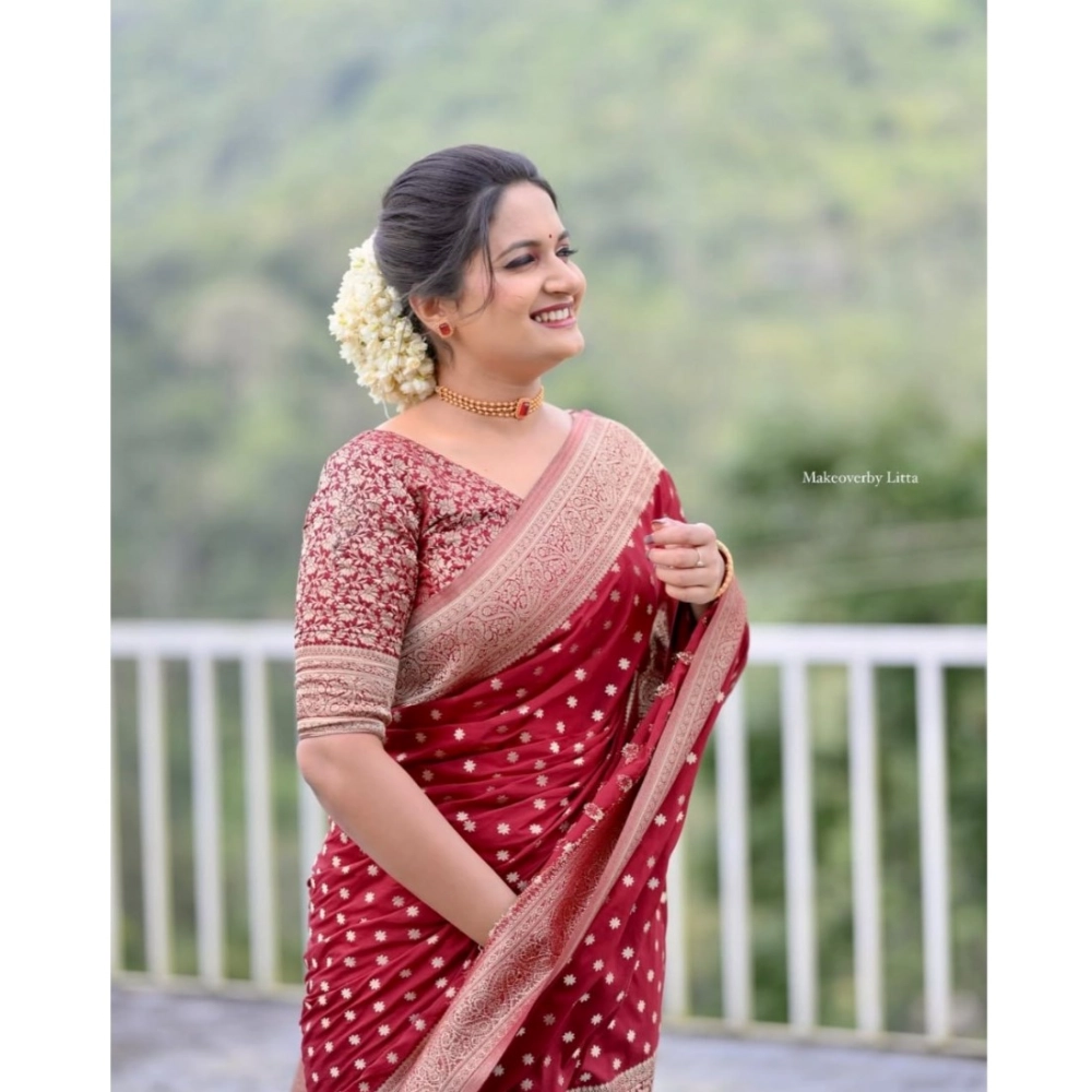 Women's Silk Printed Saree With Unstitched Blouse 5.5Mtr (Maroon) - Image 3