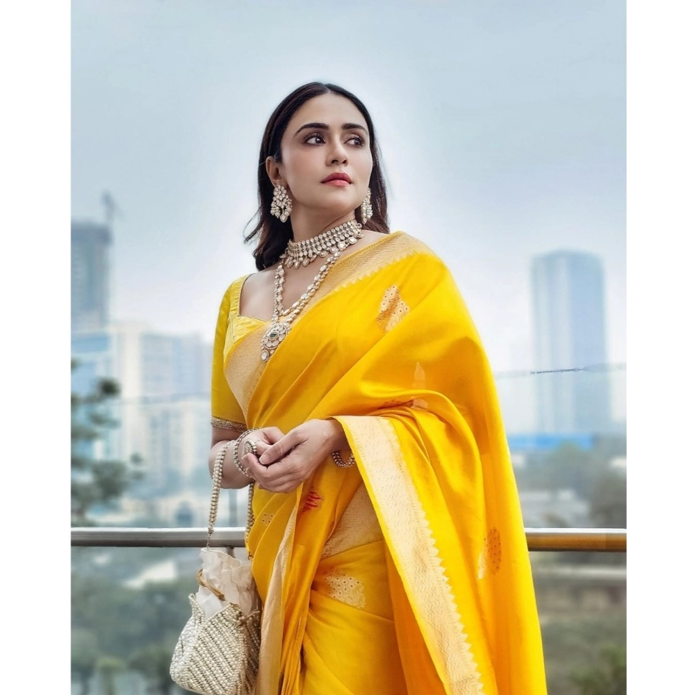 Women's Silk Printed Saree With Unstitched Blouse 5.5Mtr (Yellow) - Image 3