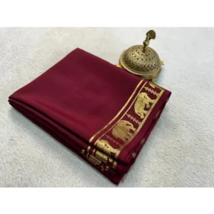 Women's Crepe Chit Pallu Solid Saree With Unstitched Blouse 5.5Mtr (Maroon)
