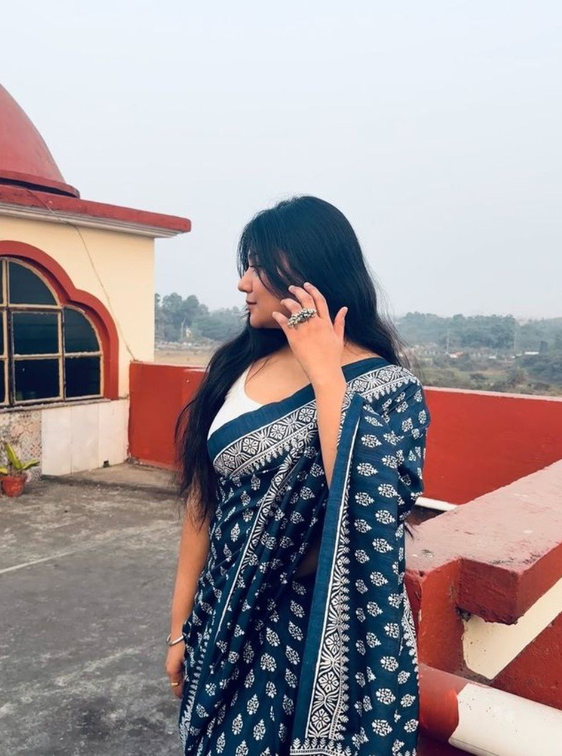 Women's Linen Printed Saree With Unstitched Blouse - 5.5 Mtr (Navy Blue) - Image 3